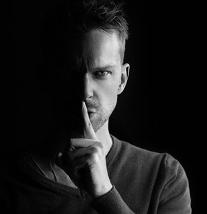 article-emotional-manipulator-man